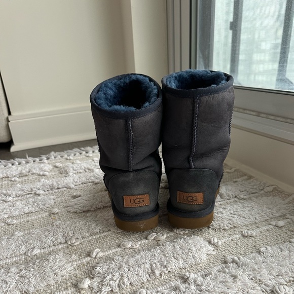 Classic Short Uggs Size: 7 Colour: Navy - Picture 4 of 6